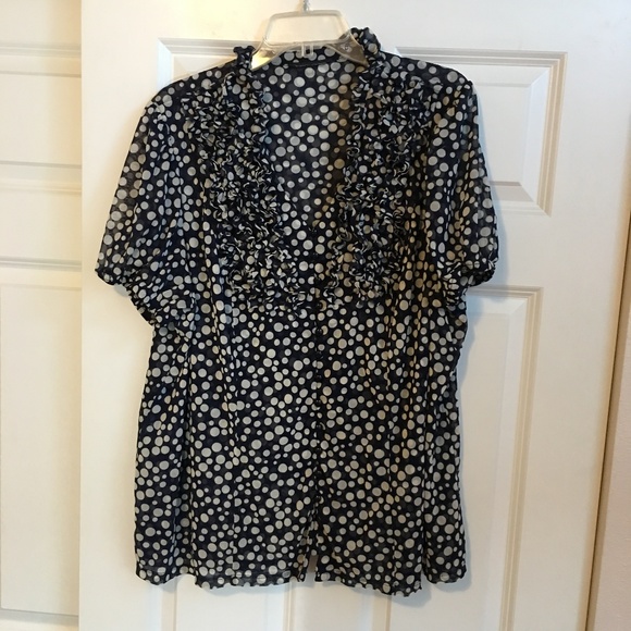 Tops - SALE 3/$25 Pretty Polka-Dot blouse